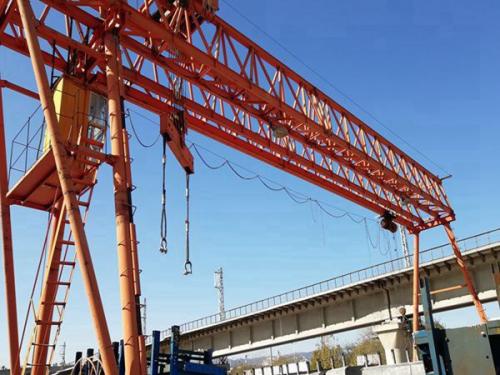 抓斗龙门吊在港口的应用 翻转工件用的龙门吊