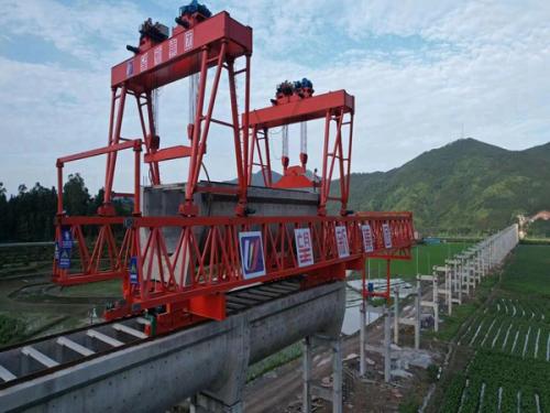 关于渡槽架桥机的机构与液压系统设计